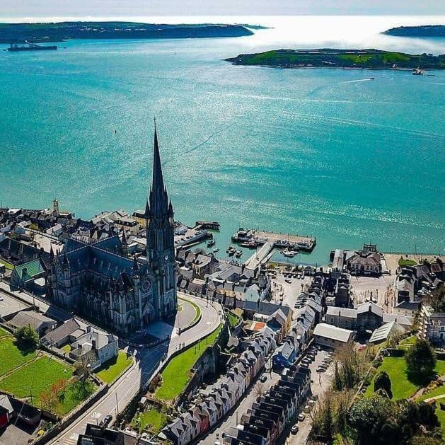 Townhouse In Centre Of Cobh Apartman Kültér fotó